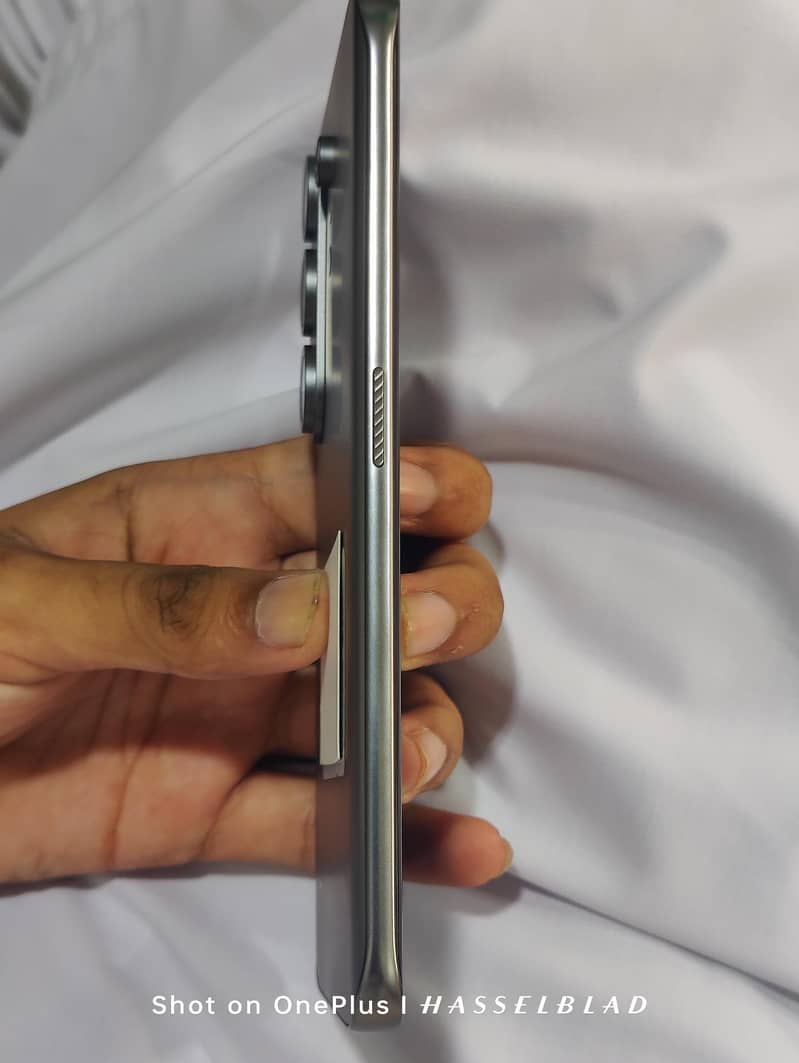 Tecno CAMON 50 pro box open 1