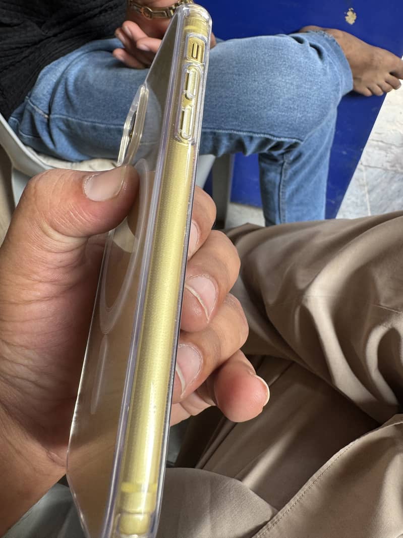 Apple iPhone 11 0