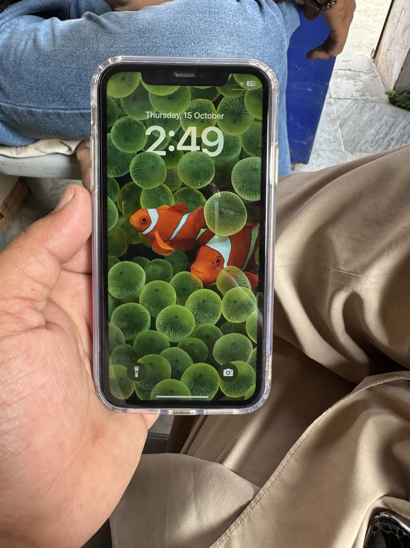 Apple iPhone 11 4