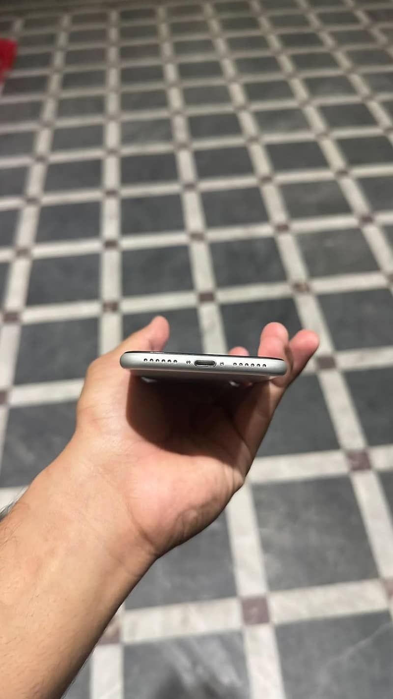 Apple iPhone SE 2020 1