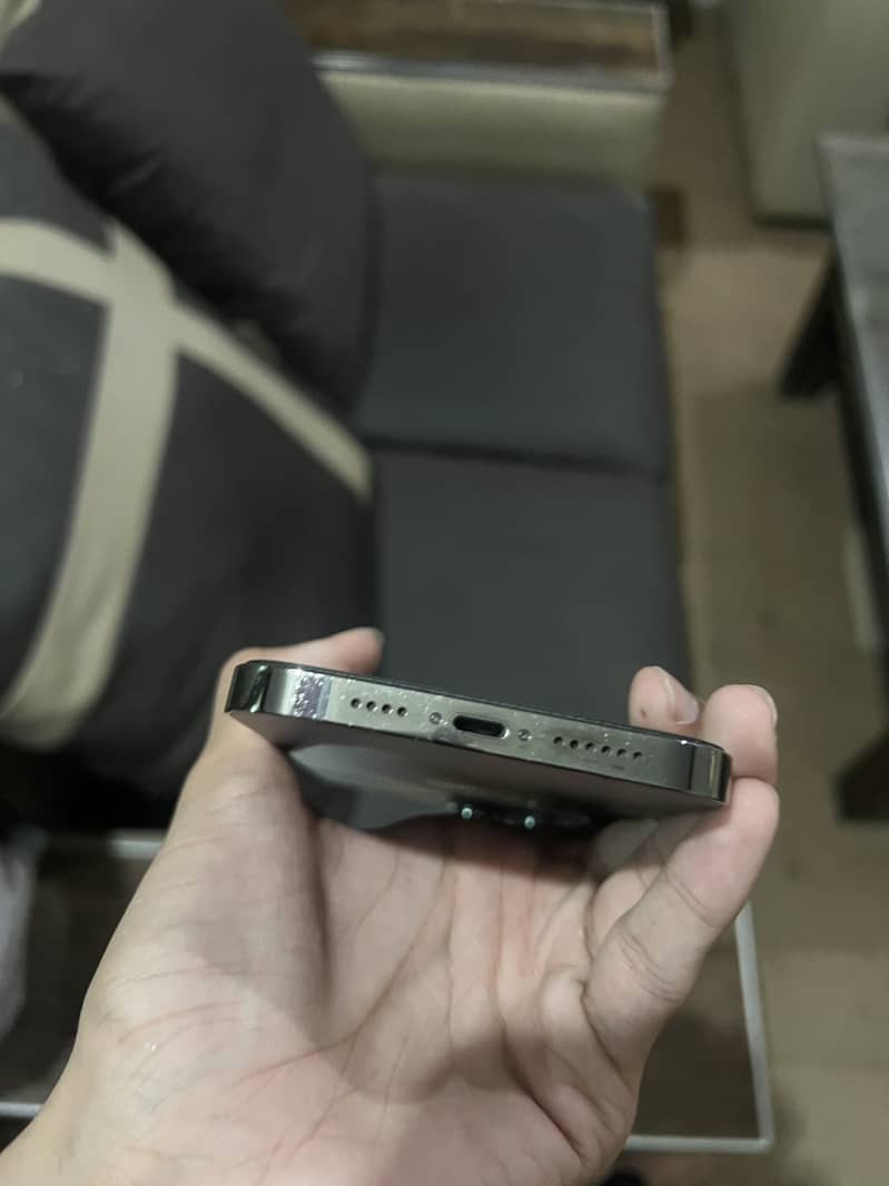 Apple iPhone 13 Pro Max 4