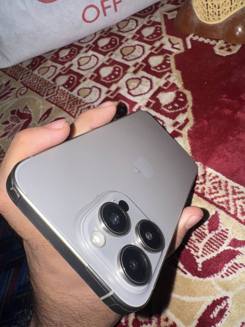 Apple iPhone 15 Pro Max 0