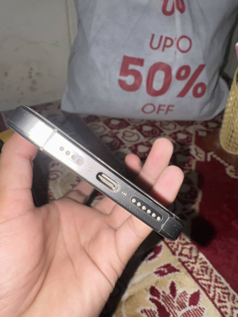 Apple iPhone 15 Pro Max 2