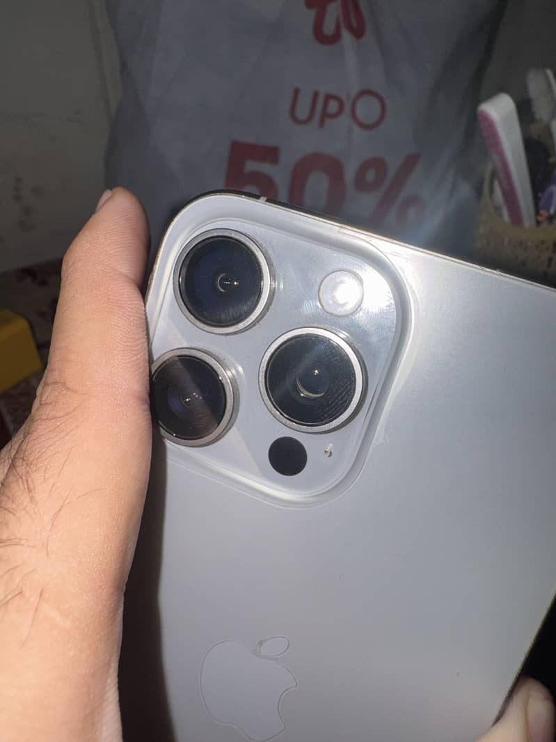 Apple iPhone 15 Pro Max 6