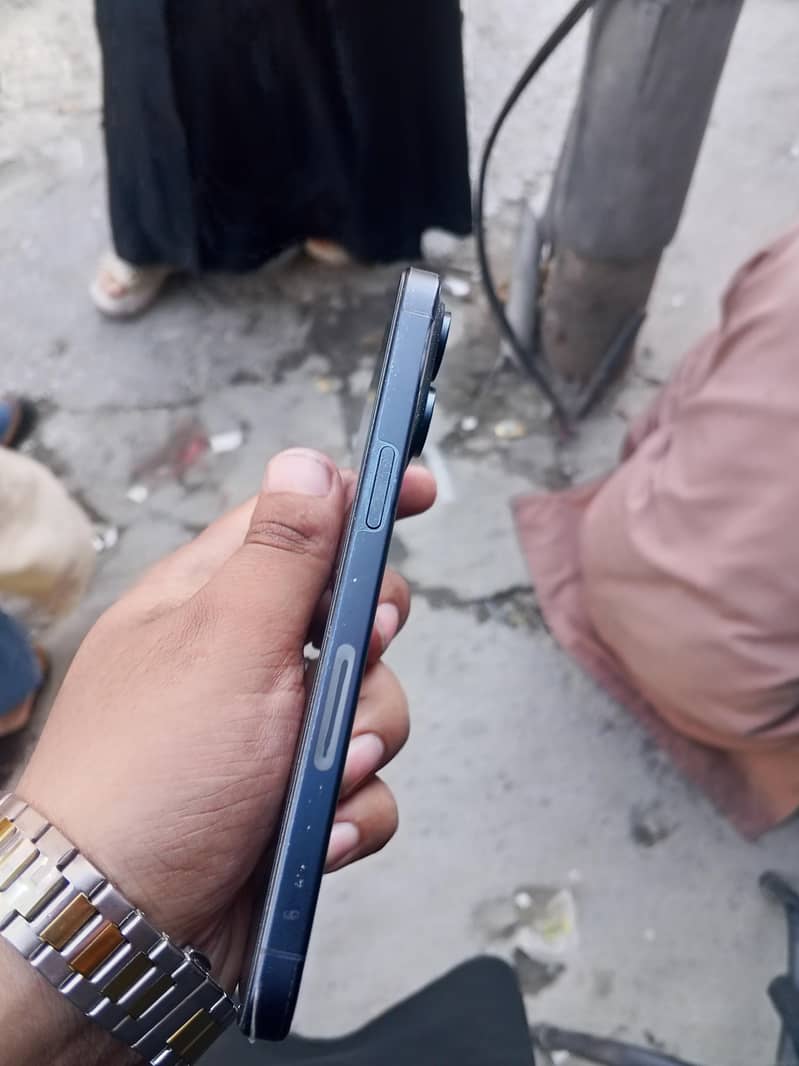 Apple iPhone 15 Pro Max 2