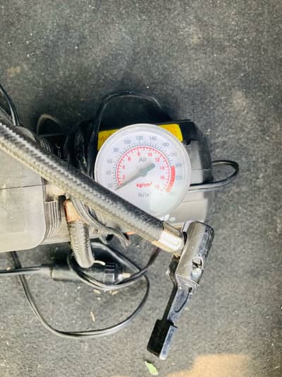 12V Car Tyre Air Compressor / Air Pump