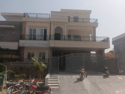 G 13/3 40x80 brand new tripple story house for rent