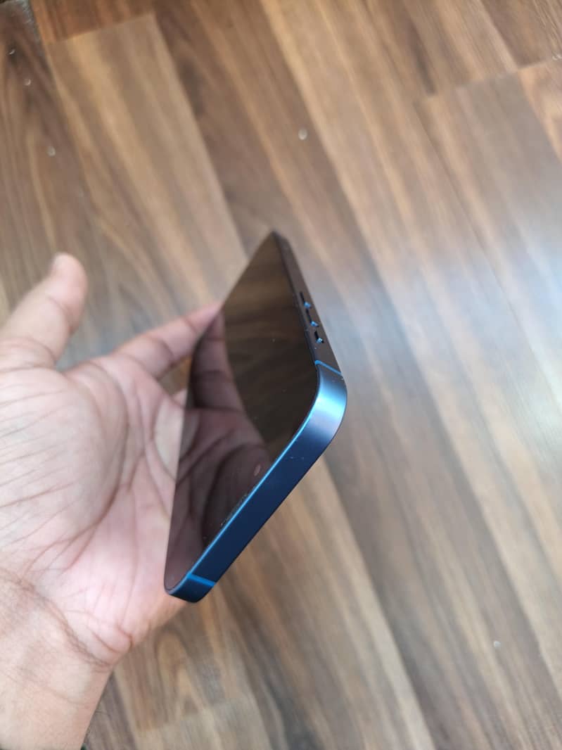 Apple iPhone 13 4