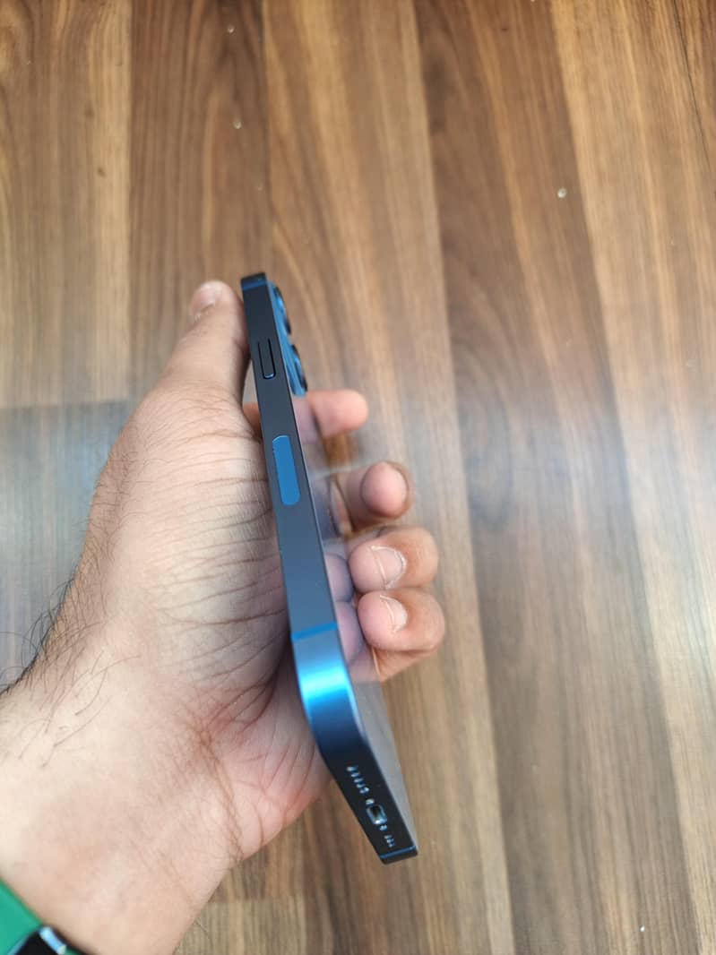 Apple iPhone 13 5