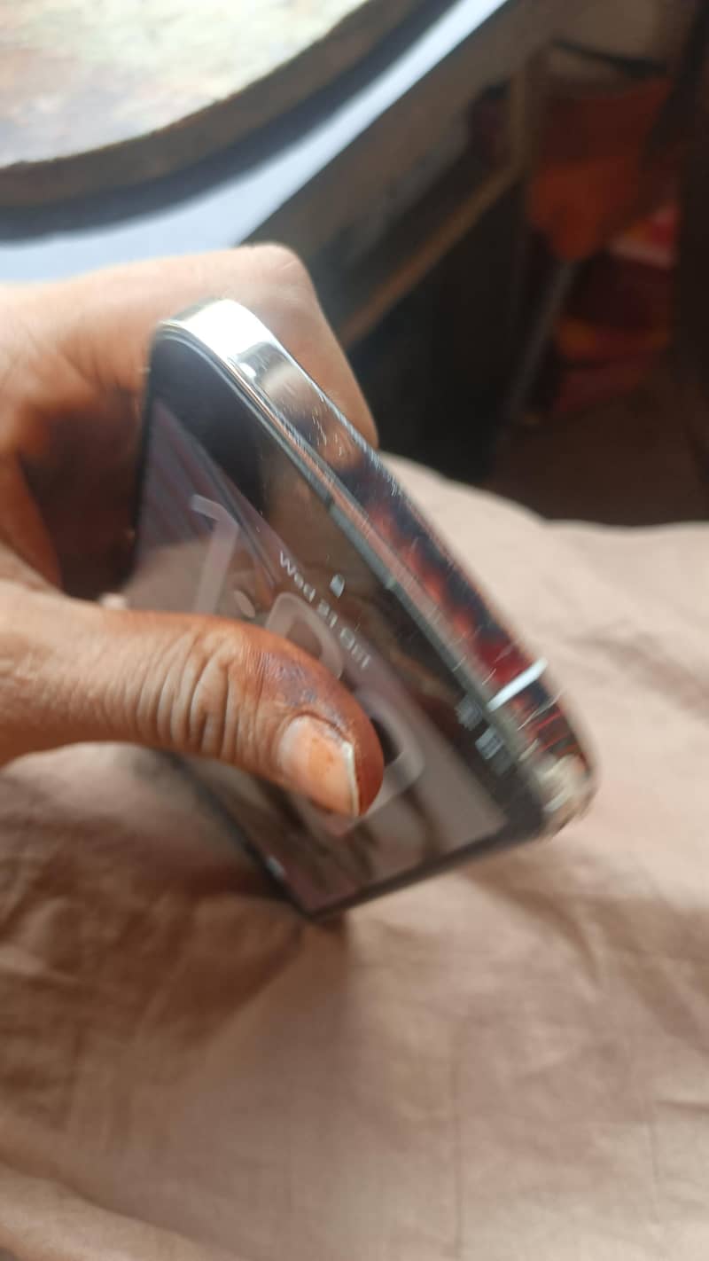 Apple iPhone 13 Pro Max 4