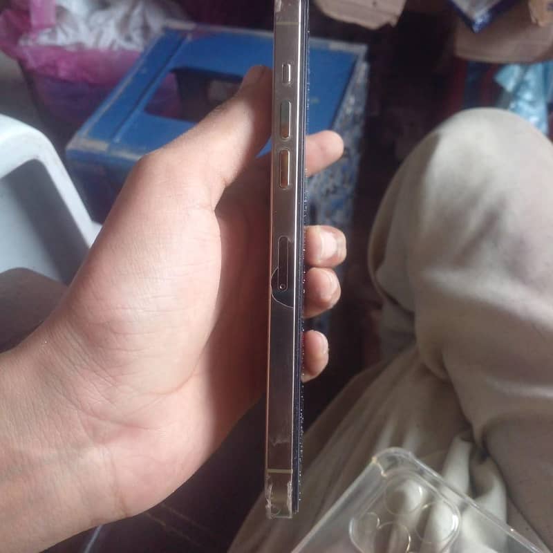 Apple iPhone 14 Pro Max 6