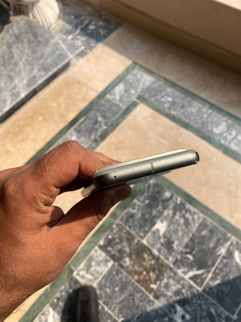Google Pixel 8 2