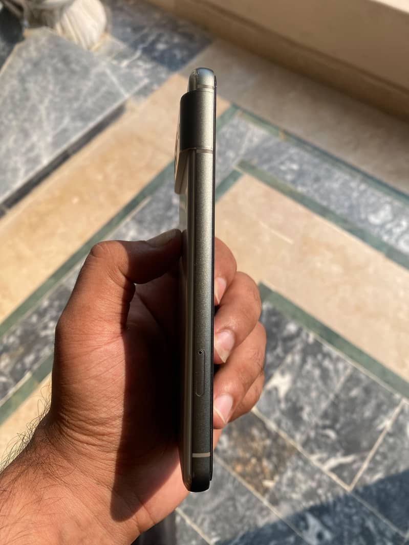 Google Pixel 8 4
