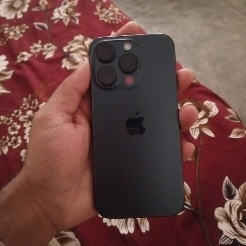 Apple iPhone 15 Pro Max 1