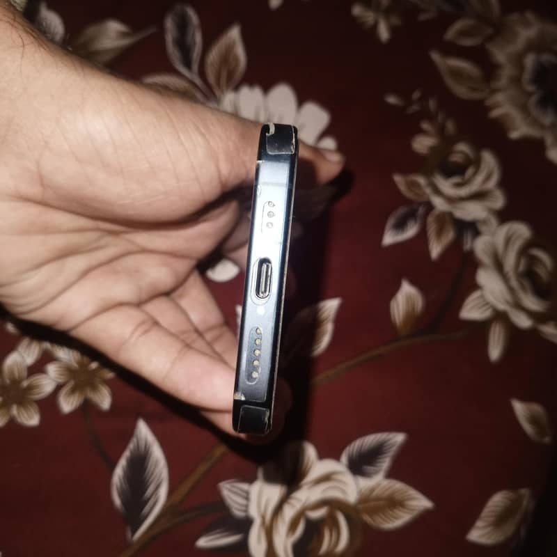 Apple iPhone 15 Pro Max 3