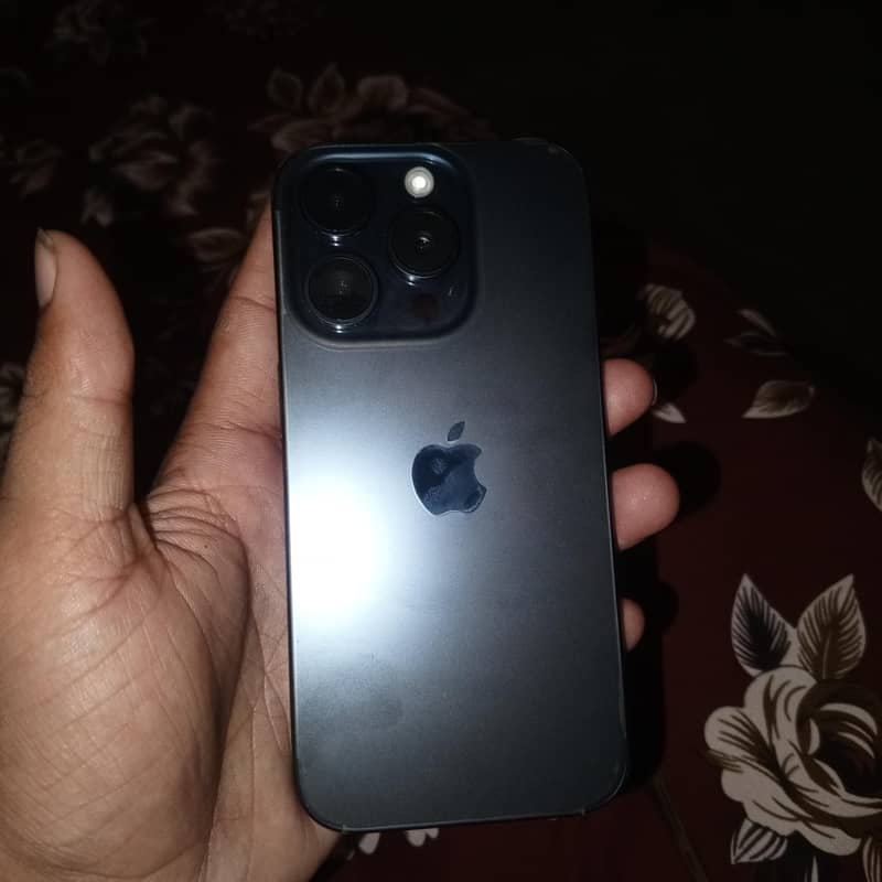 Apple iPhone 15 Pro Max 4