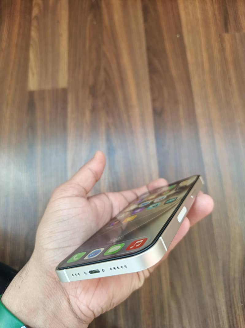 Apple iPhone 13 2