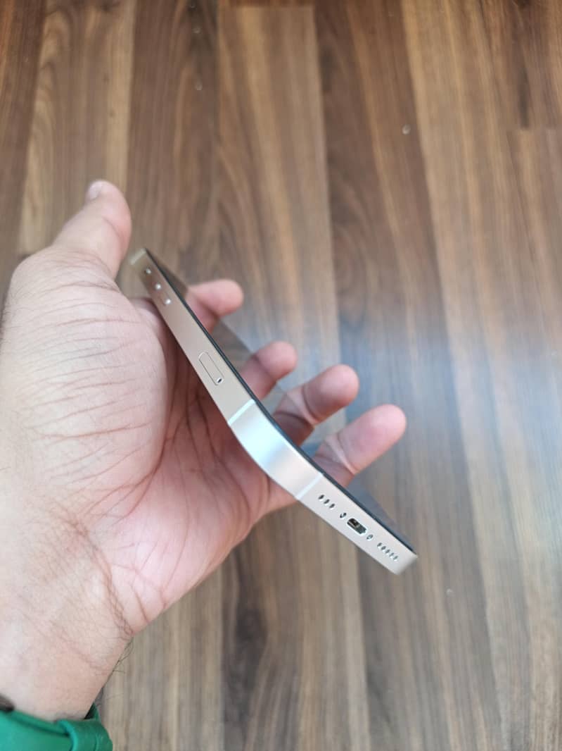 Apple iPhone 13 3