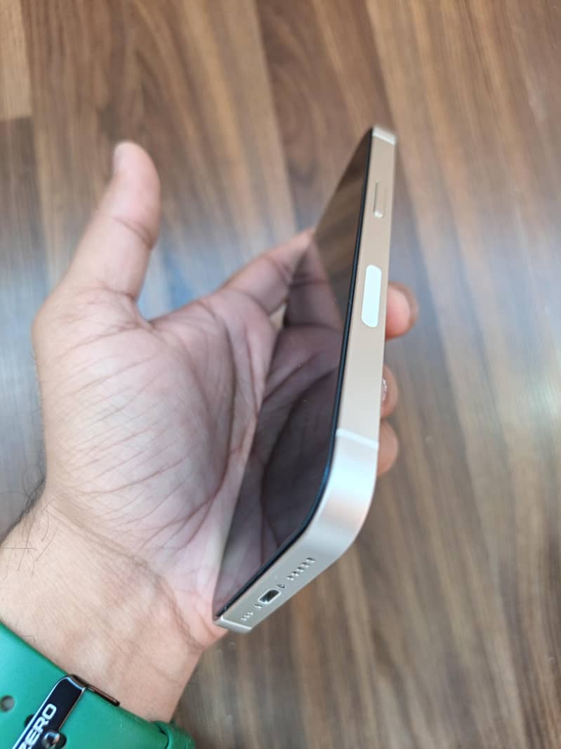Apple iPhone 13 4