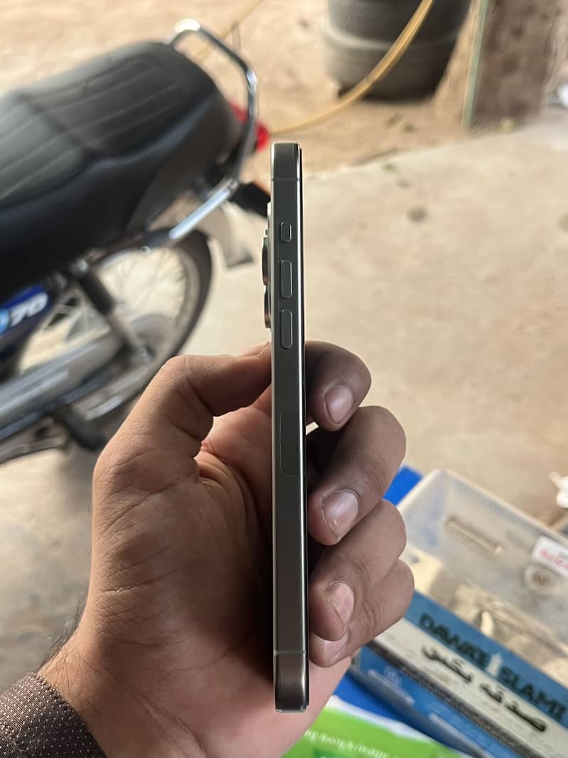 Apple iPhone 15 Pro Max 3