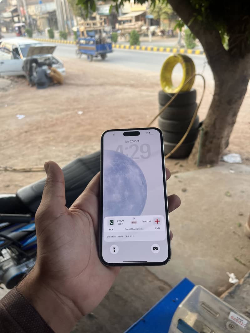 Apple iPhone 15 Pro Max 4