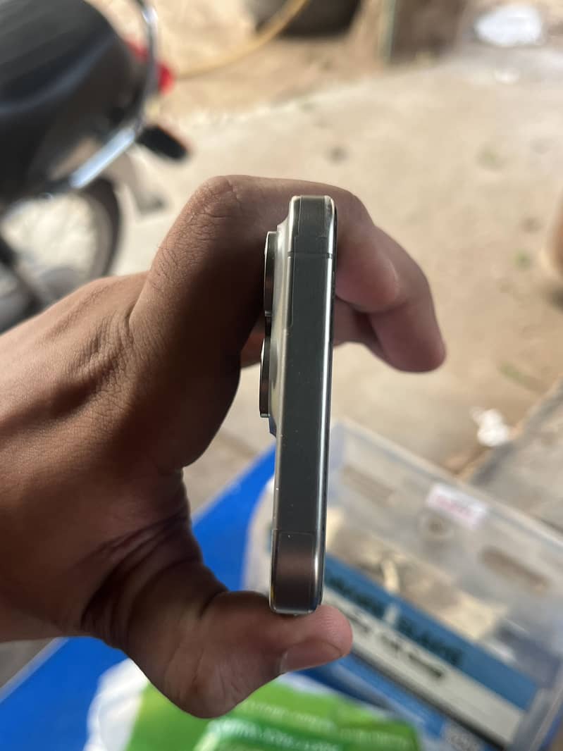 Apple iPhone 15 Pro Max 5