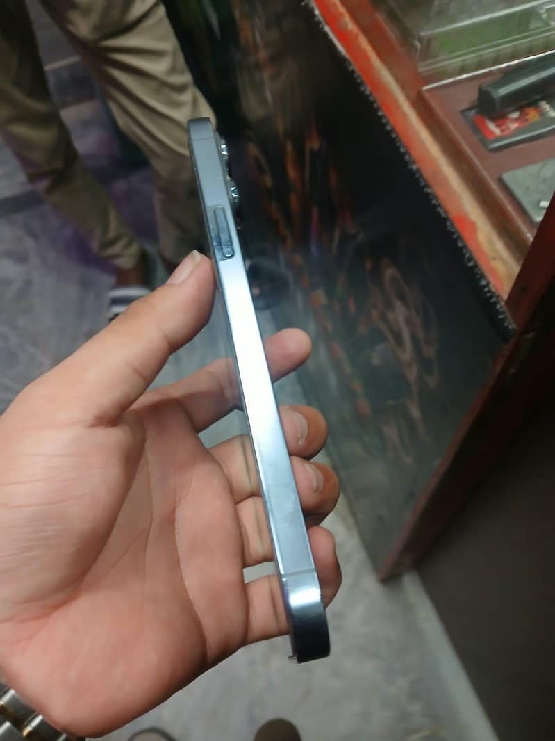 Apple iPhone 13 Pro Max 2