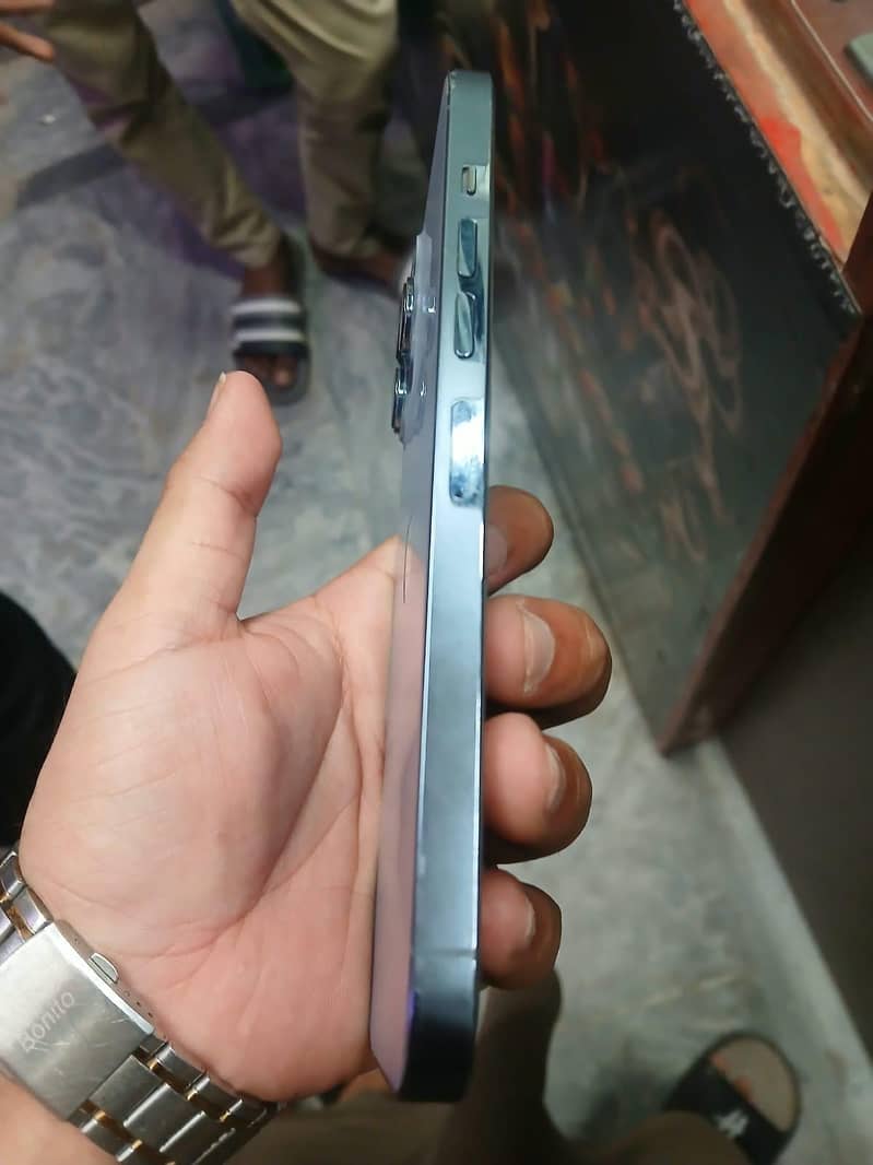 Apple iPhone 13 Pro Max 3