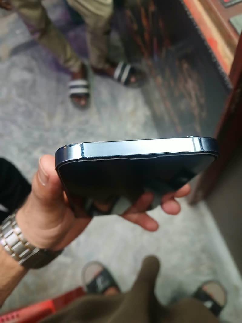 Apple iPhone 13 Pro Max 4