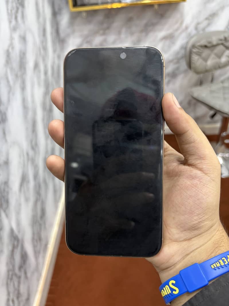 Apple iPhone 16 Pro Max 1