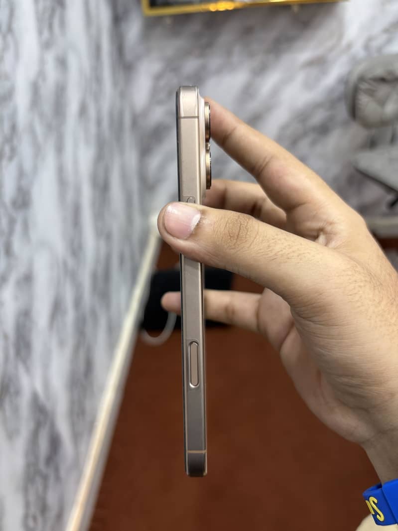 Apple iPhone 16 Pro Max 3