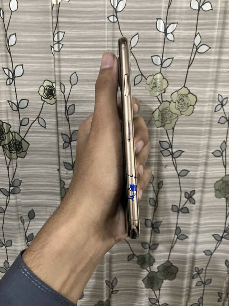 Apple iPhone 11 Pro Max 6