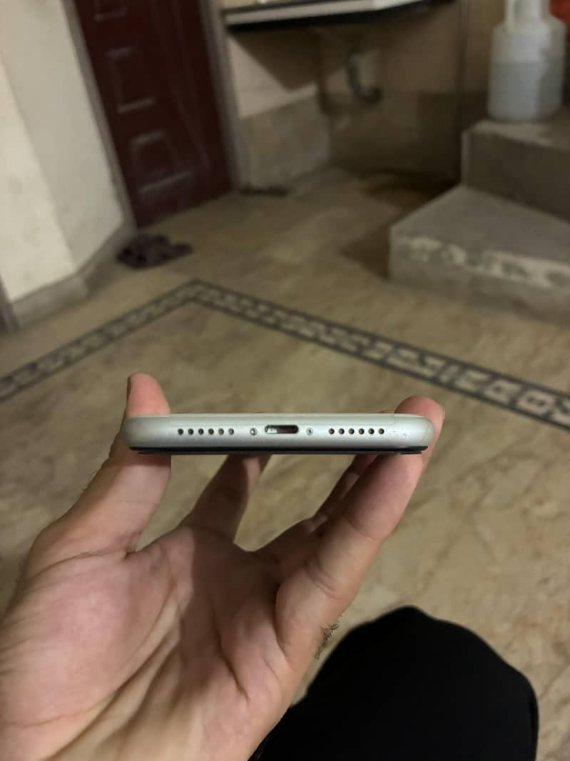 Apple iPhone XR 1