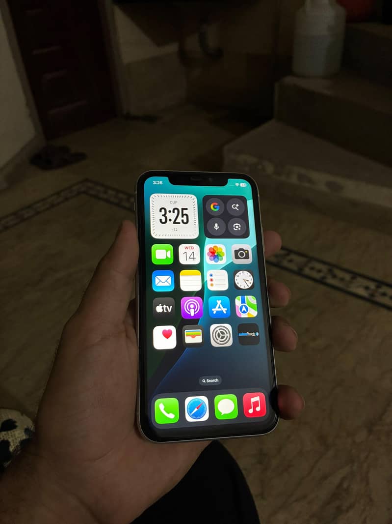 Apple iPhone XR 7
