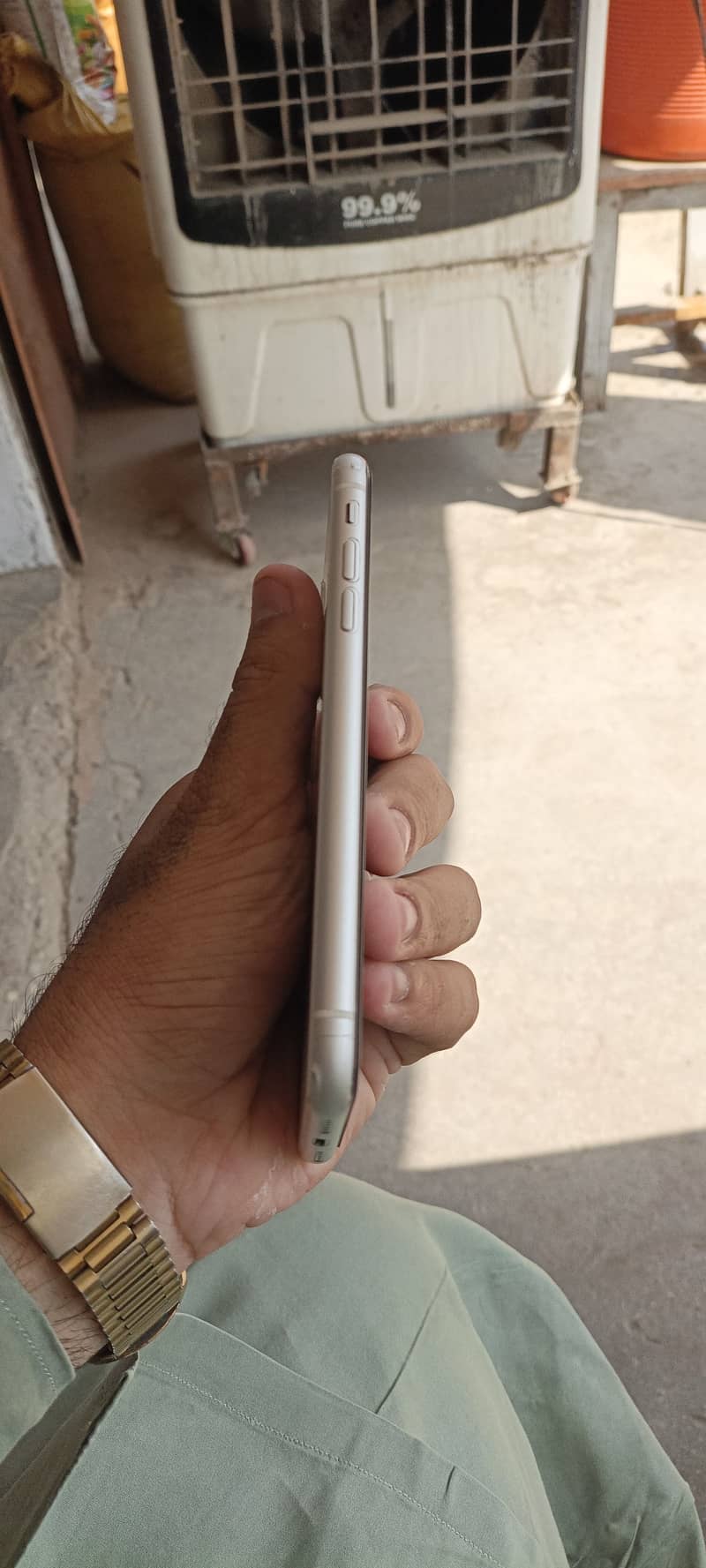 Apple iPhone 11 1
