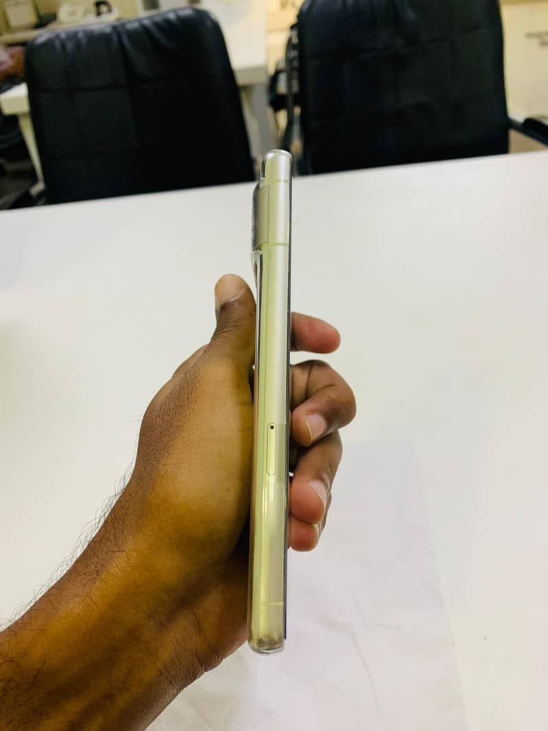 Google Pixel 7 4