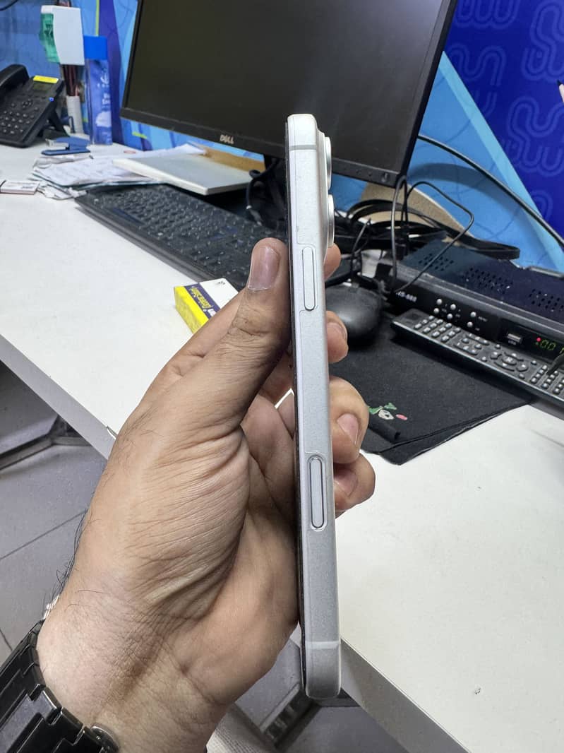 Apple iPhone 17 Pro Max 2