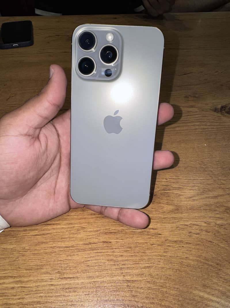 Apple iPhone 15 Pro Max 1