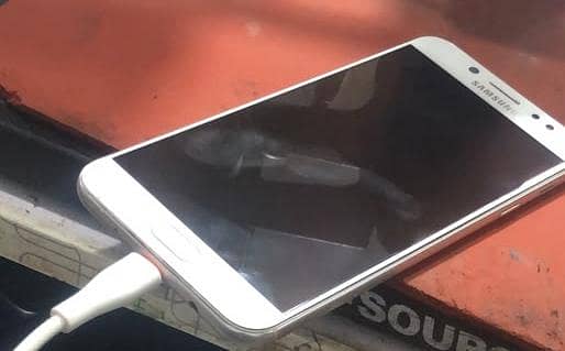Samsung Mobile C8 1