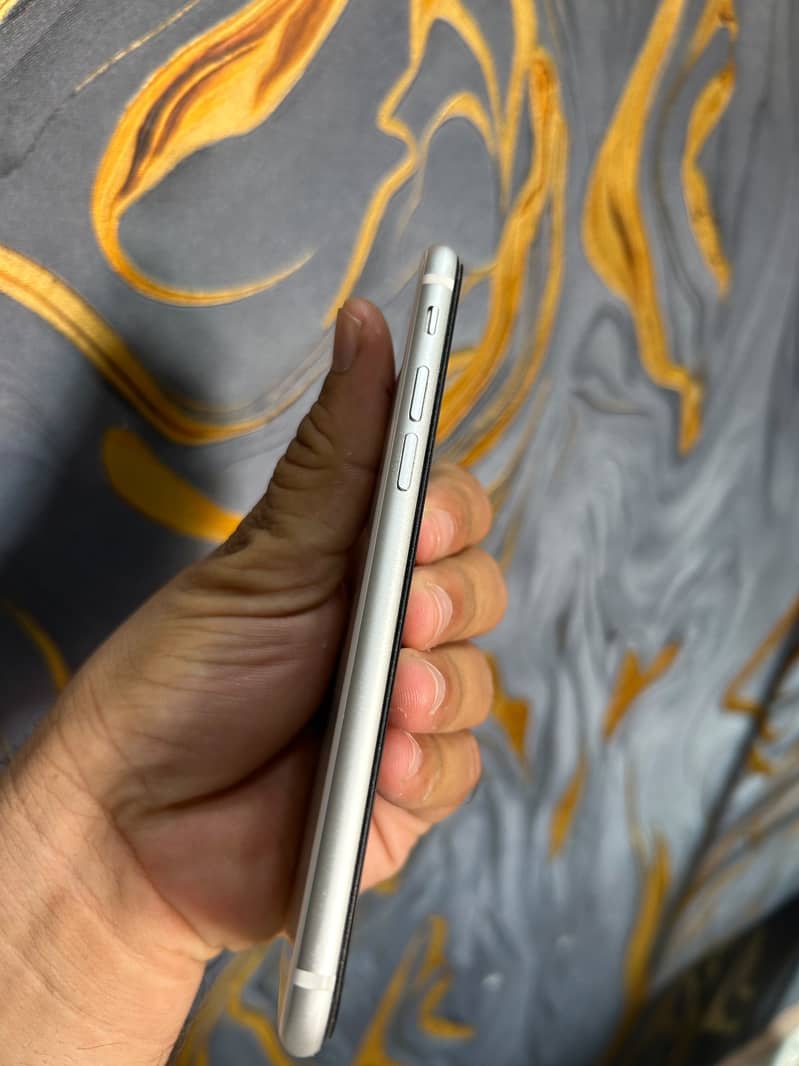 Apple iPhone SE 3