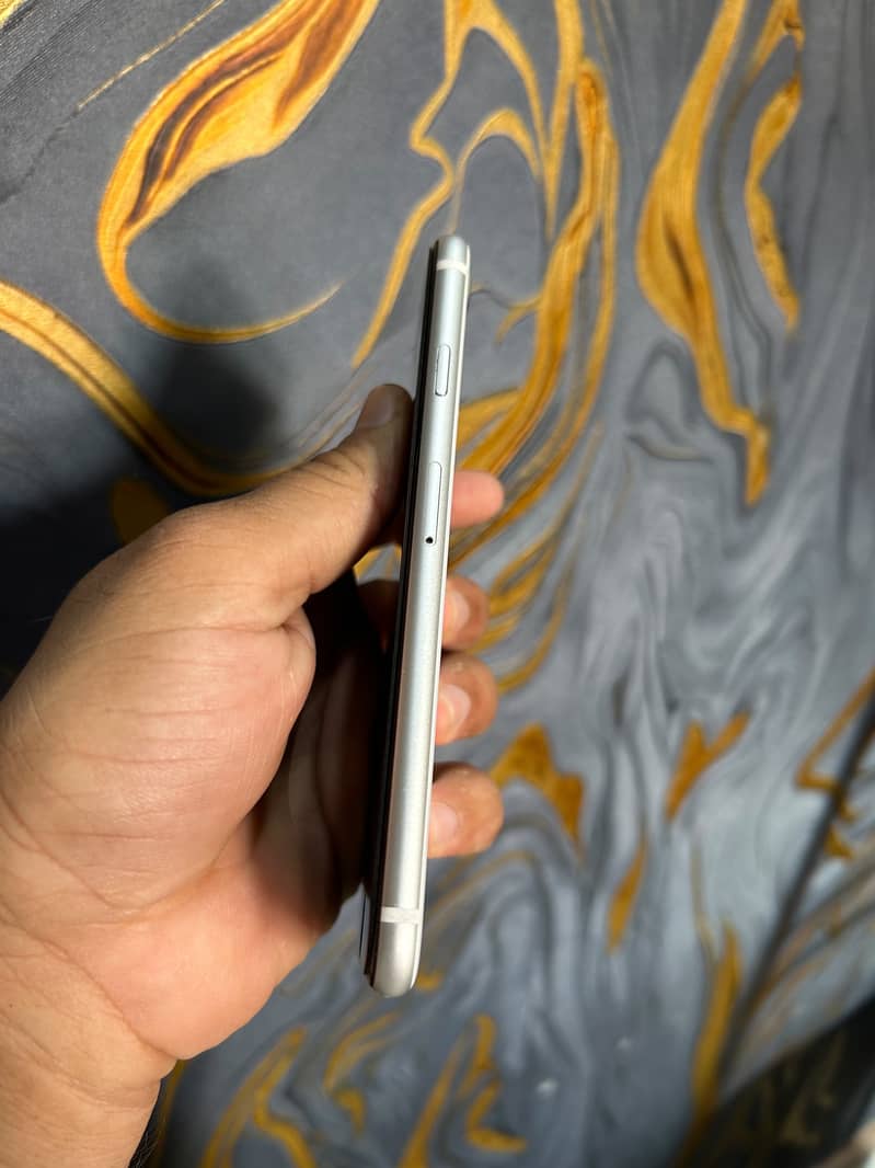 Apple iPhone SE 4