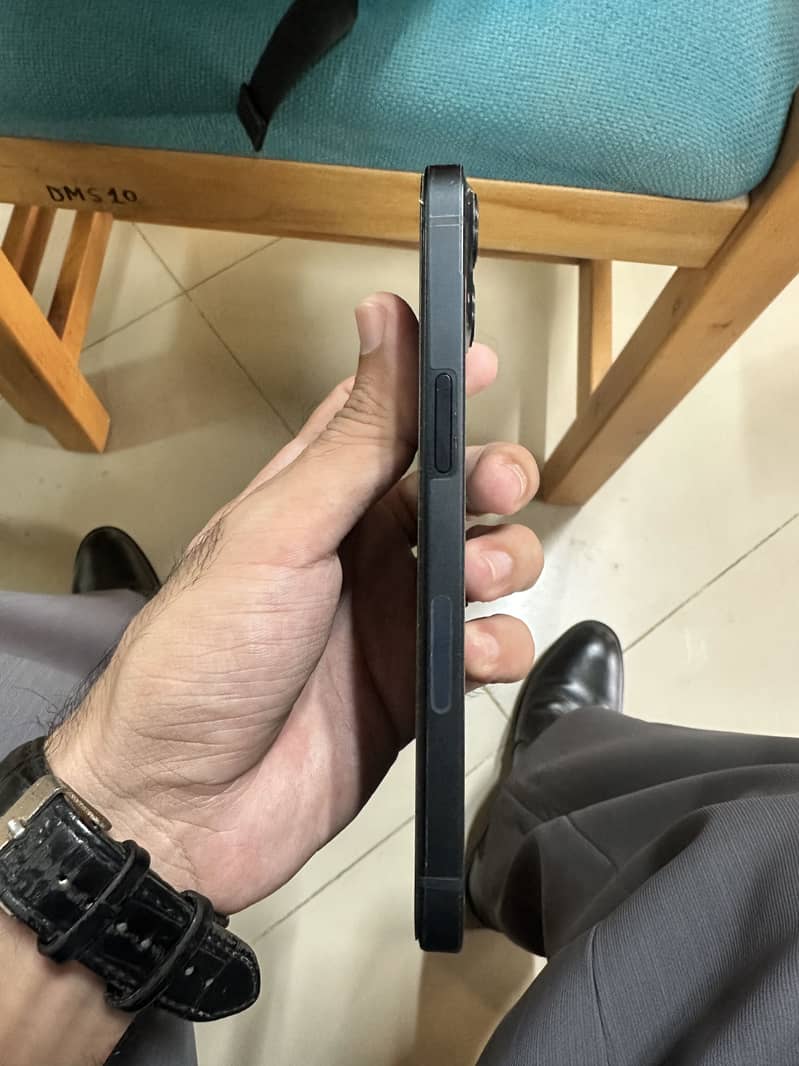 Apple iPhone 13 2