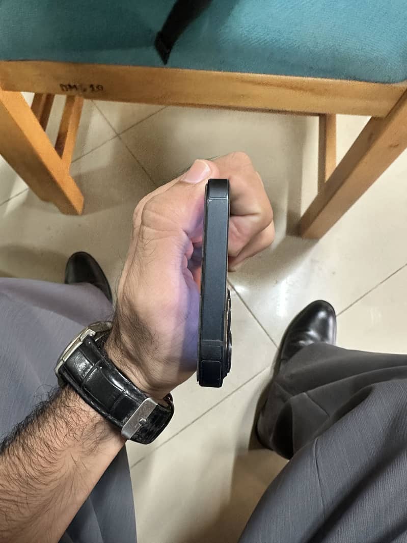 Apple iPhone 13 5