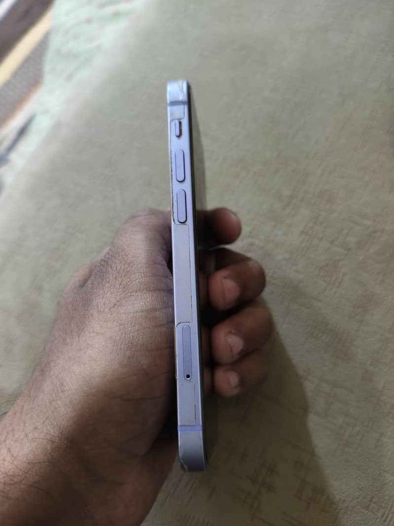 Apple iPhone 12 mini 6