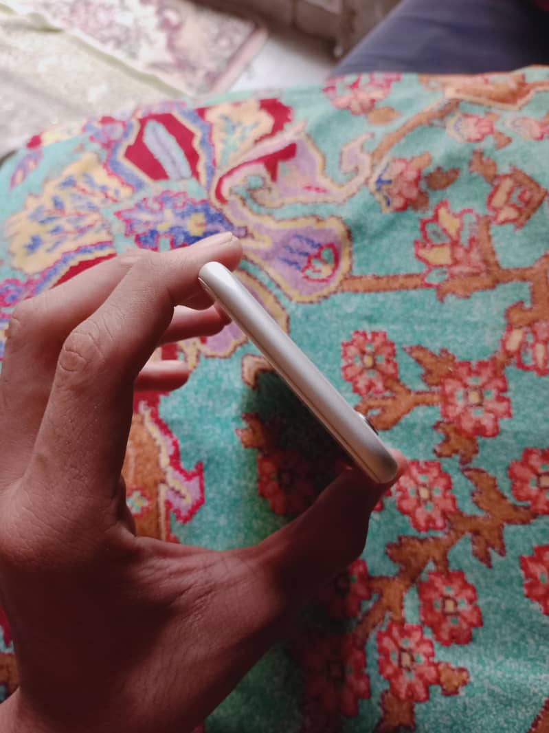 Apple iPhone 6S 5