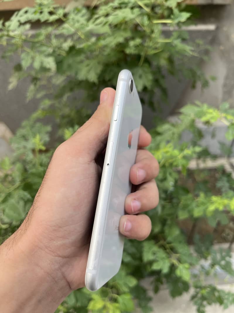 Apple iPhone 8 4