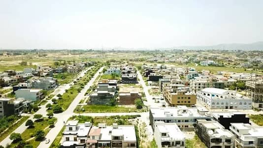 AWT D18 good location 10 Marla plot available for sale in B block