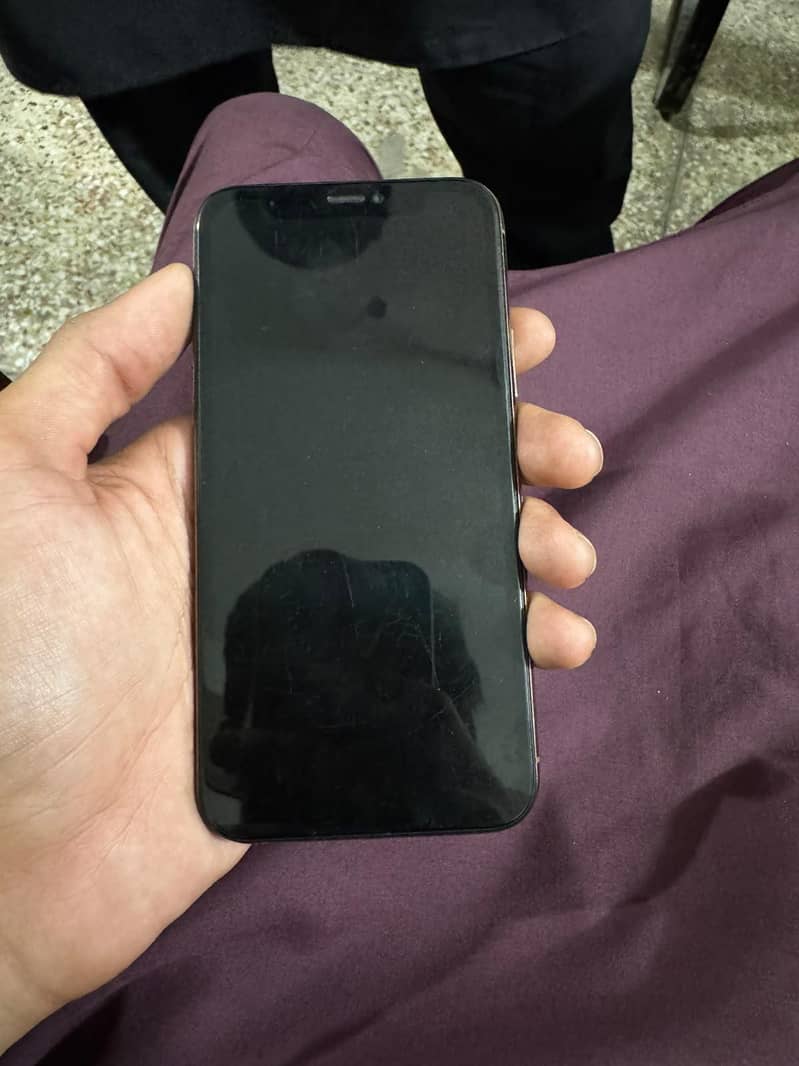 Apple iPhone 11 Pro 4