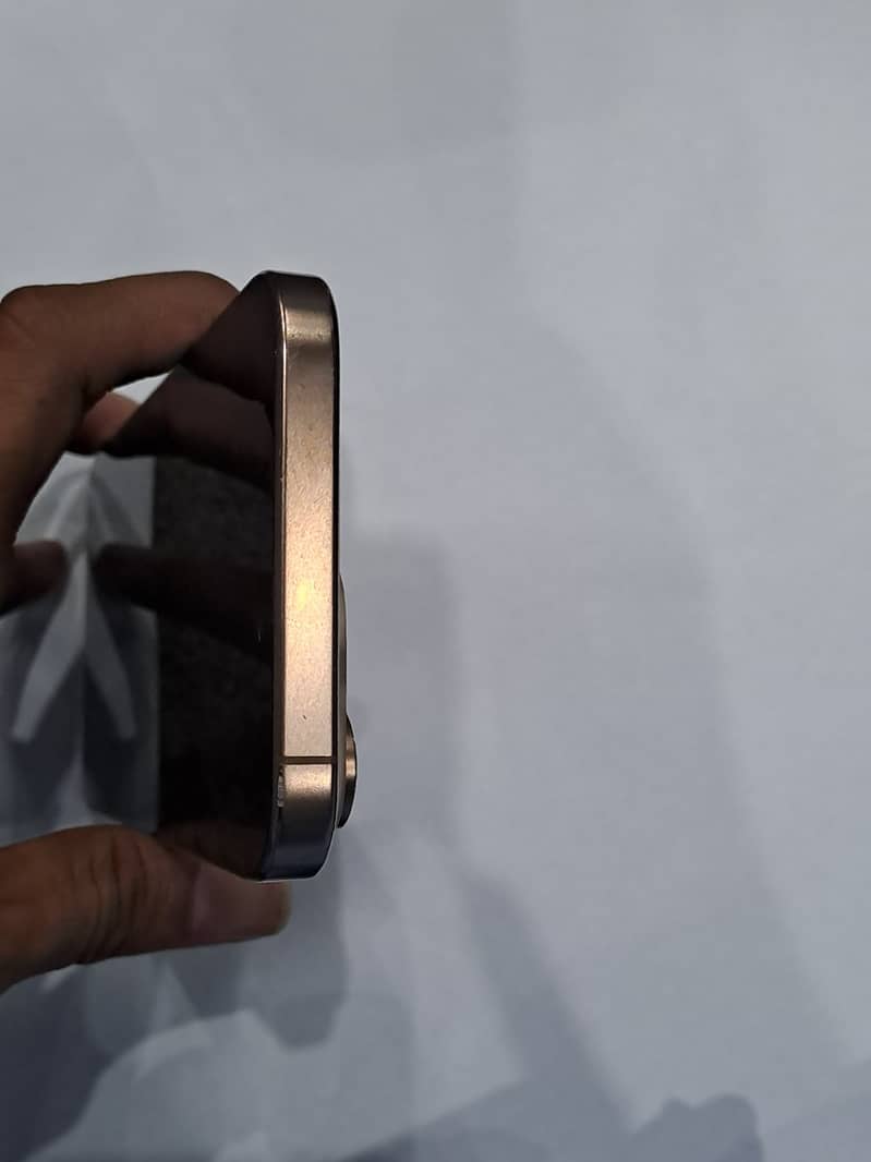 Apple iPhone 16 Pro Max 6