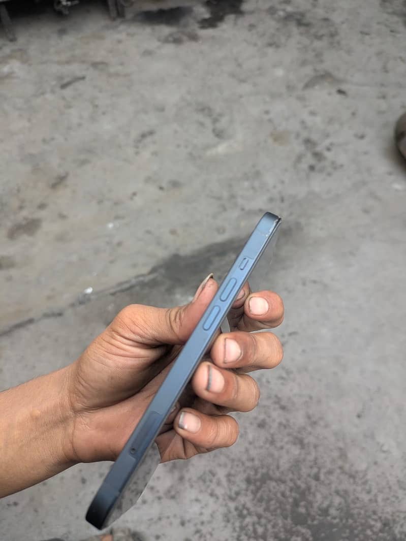 Apple iPhone 13 1